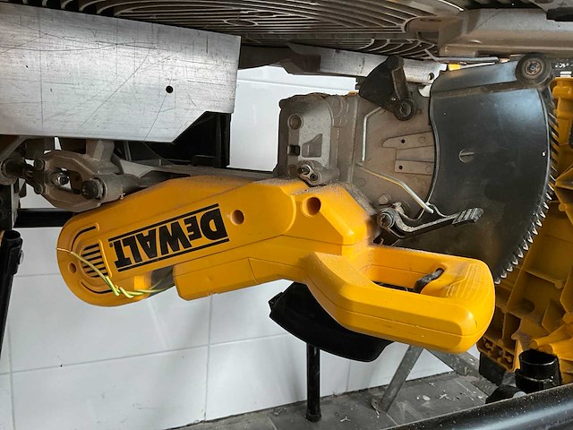 Dewalt d27107-qs combinatiezaag - afbeelding 5 van  6