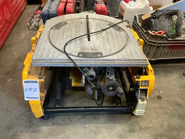 Dewalt d27107xps flip-over zaagmachine - afbeelding 2 van  6