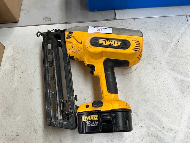 Dewalt dc 618 tacker - afbeelding 2 van  4