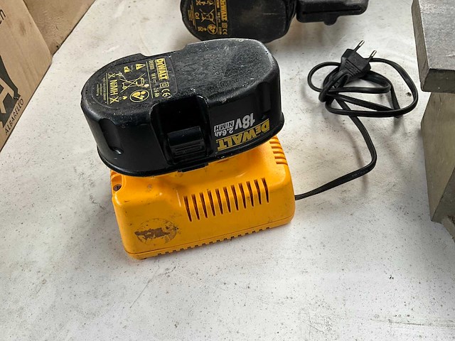 Dewalt dc 618 tacker - afbeelding 1 van  1