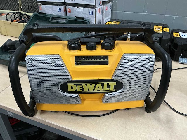 Dewalt dc010-gb/qw radio - afbeelding 1 van  4
