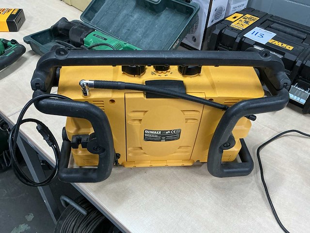 Dewalt dc010-gb/qw radio - afbeelding 3 van  4