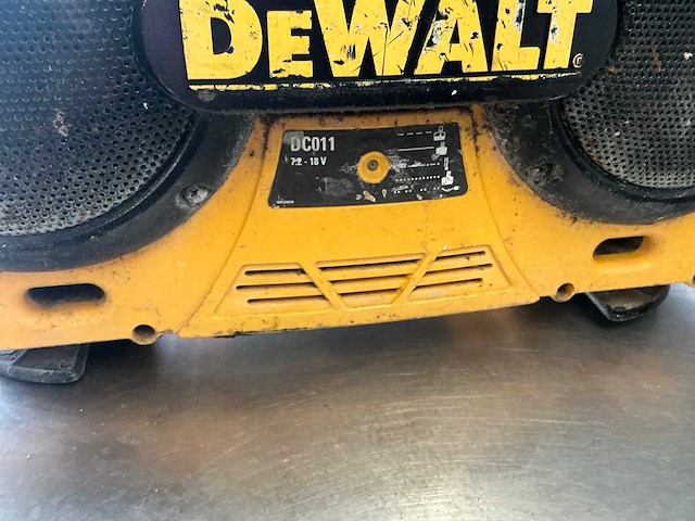 Dewalt dc011/gbqw bouwradio bouwradio - afbeelding 1 van  1