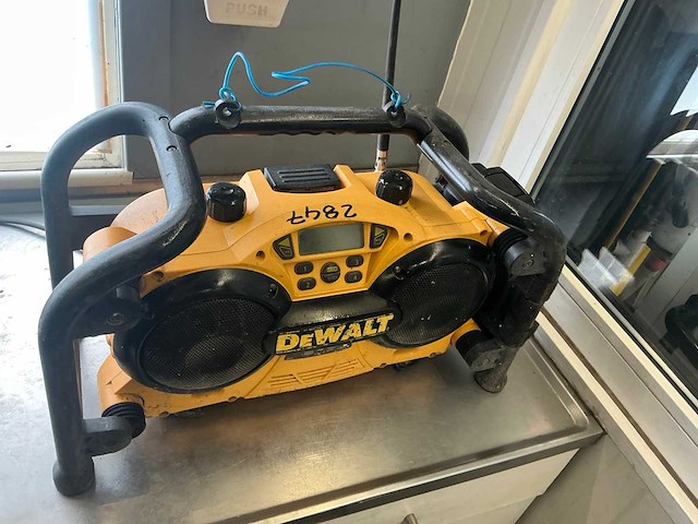 Dewalt dc011/gbqw bouwradio bouwradio - afbeelding 1 van  7