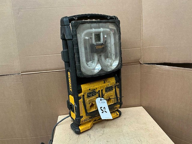 Dewalt dc022- qw bouwlamp met oplader - afbeelding 1 van  3