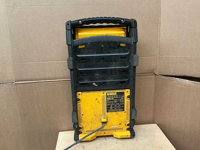 Dewalt dc022- qw bouwlamp met oplader - afbeelding 2 van  3