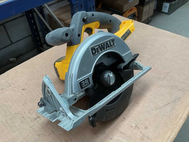 Dewalt dc300 cirkelzaag - afbeelding 1 van  1
