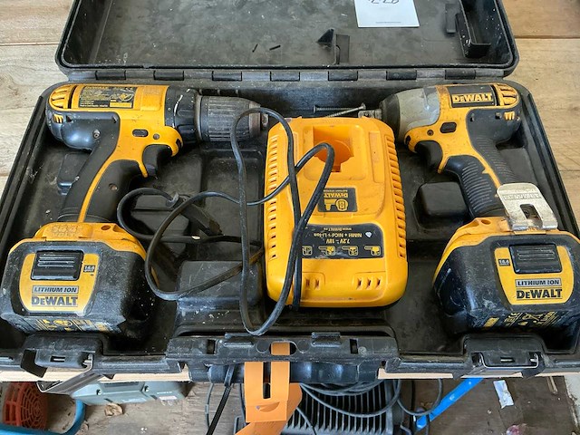 Dewalt dc732/dc832 boormachine - afbeelding 1 van  6