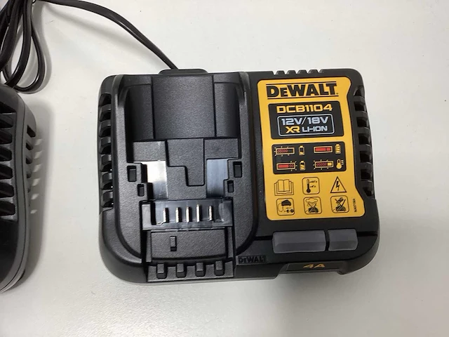 Dewalt dcb1104 12v / 18v xr acculader (2x) - afbeelding 3 van  5
