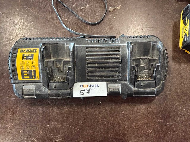 Dewalt dcb132 lader en accu’s (3x) - afbeelding 1 van  1