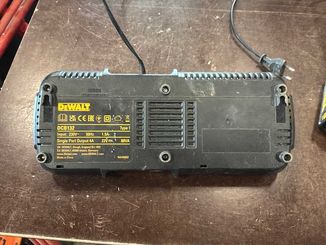 Dewalt dcb132 lader en accu’s (3x) - afbeelding 3 van  5