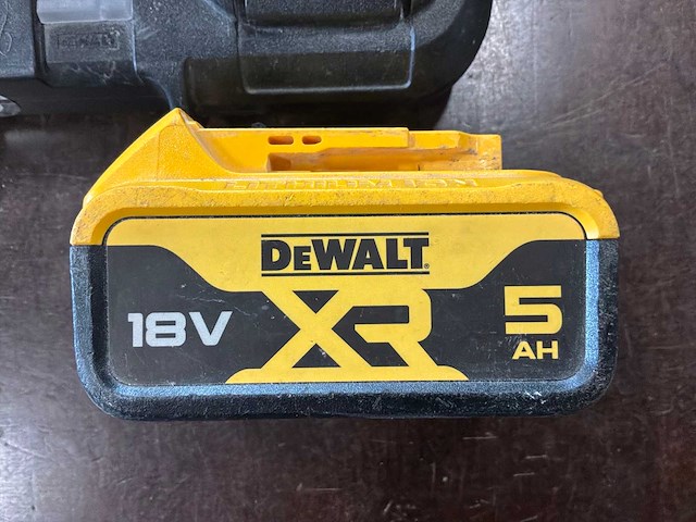 Dewalt dcb132 lader en accu’s (3x) - afbeelding 4 van  5