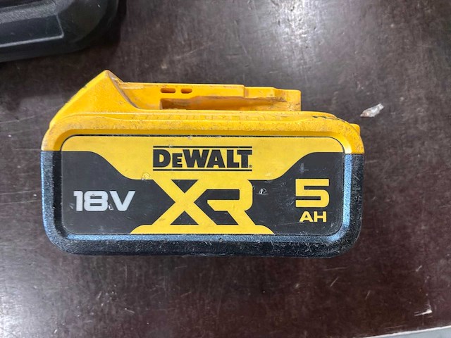 Dewalt dcb132 lader en accu’s (3x) - afbeelding 5 van  5