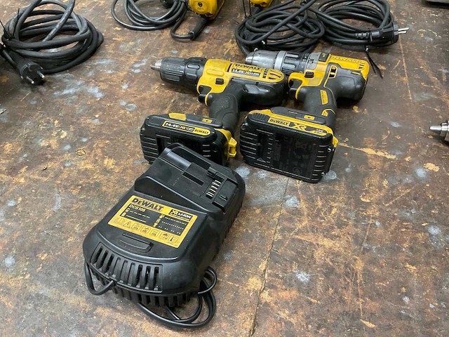 Dewalt dcd734 boormachine (2x) - afbeelding 1 van  4