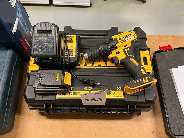 Dewalt dcd777 boormachine - afbeelding 1 van  4