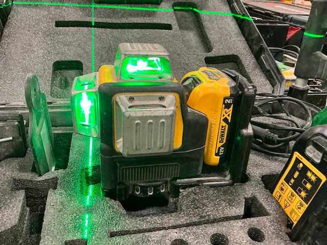 Dewalt dce089g accu kruislijnlaser - afbeelding 3 van  4