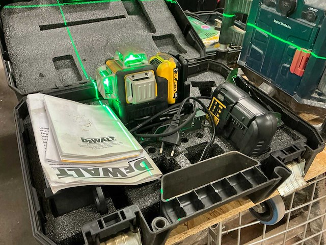 Dewalt dce089g accu kruislijnlaser - afbeelding 1 van  3