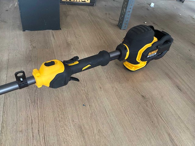 Dewalt dcm571 54v xr flexvolt accu bosmaaier - afbeelding 6 van  11