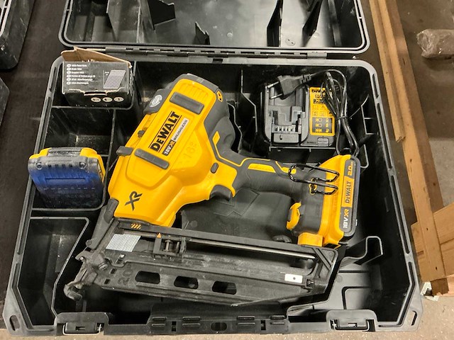 Dewalt dcn660 afwerktacker - afbeelding 2 van  3