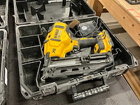 Dewalt dcn660 afwerktacker - afbeelding 1 van  3