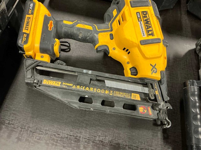 Dewalt dcn660 afwerktacker - afbeelding 3 van  3
