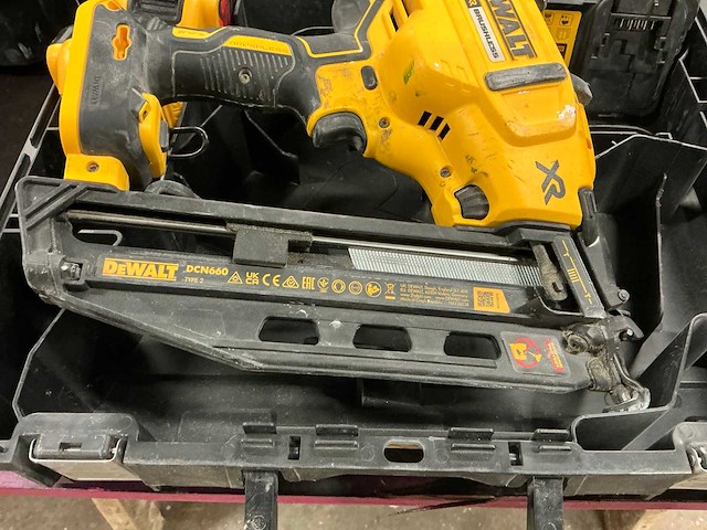 Dewalt dcn660 afwerktacker - afbeelding 3 van  3