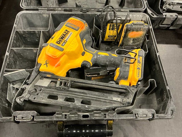 Dewalt dcn660 afwerktacker - afbeelding 2 van  3