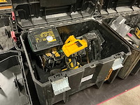 Dewalt dcn660 afwerktacker - afbeelding 1 van  4