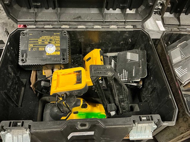 Dewalt dcn660 afwerktacker - afbeelding 2 van  4