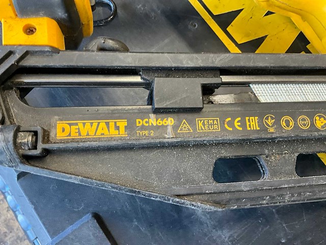 Dewalt dcn660 tacker - afbeelding 3 van  4