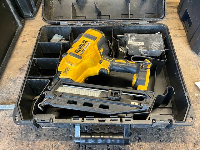 Dewalt dcn660 tacker - afbeelding 4 van  4