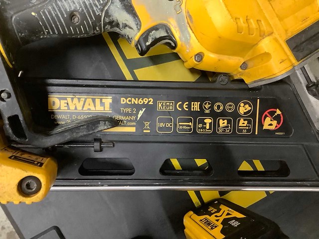Dewalt dcn692 tacker - afbeelding 4 van  4