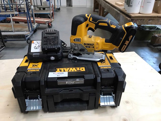 Dewalt dcs3334nt accu decoupeerzaag - afbeelding 1 van  4
