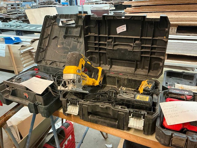 Dewalt dcs334 decoupeerzaag - afbeelding 1 van  4