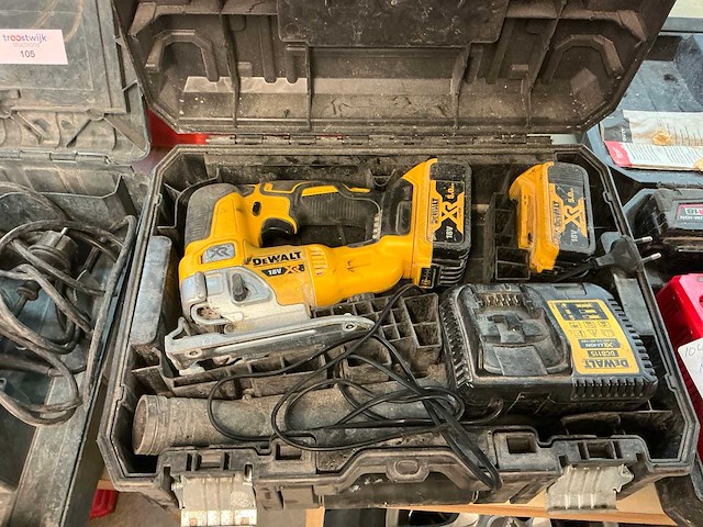 Dewalt dcs334 decoupeerzaag - afbeelding 3 van  4