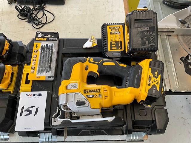 Dewalt dcs334 decoupeerzaag - afbeelding 1 van  1