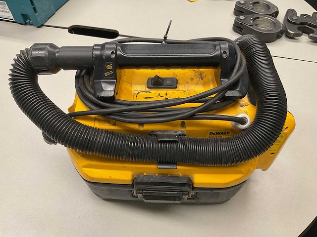 Dewalt dcv582 industriële stofzuiger - afbeelding 2 van  3