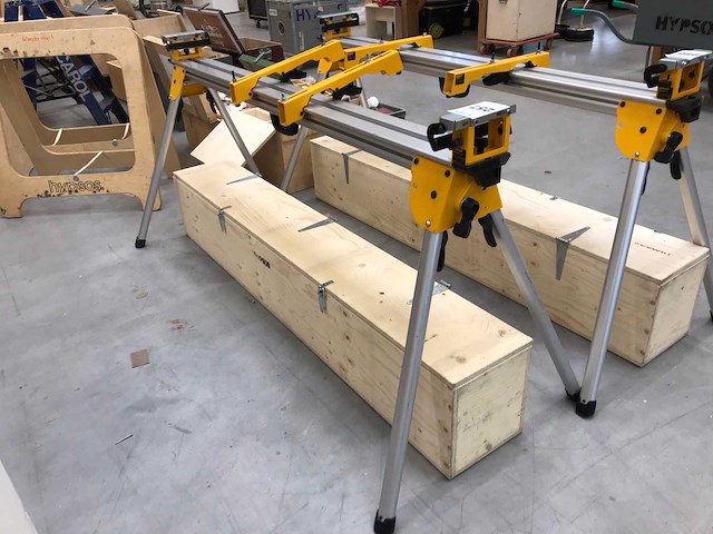 Dewalt de7023 onderstel voor afkortzaag - afbeelding 1 van  3
