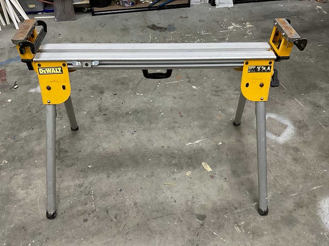Dewalt de7033 onderstel voor afkort en verstekzaag - afbeelding 1 van  7