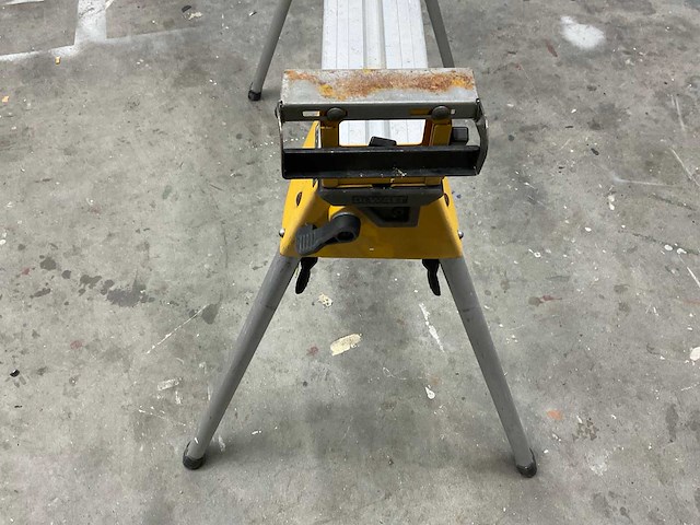 Dewalt de7033 onderstel voor afkort en verstekzaag - afbeelding 5 van  7