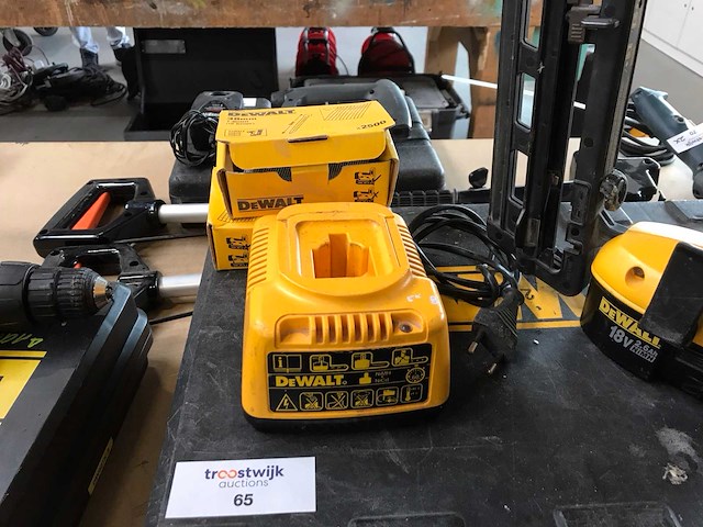 Dewalt de9503 tacker - afbeelding 1 van  1