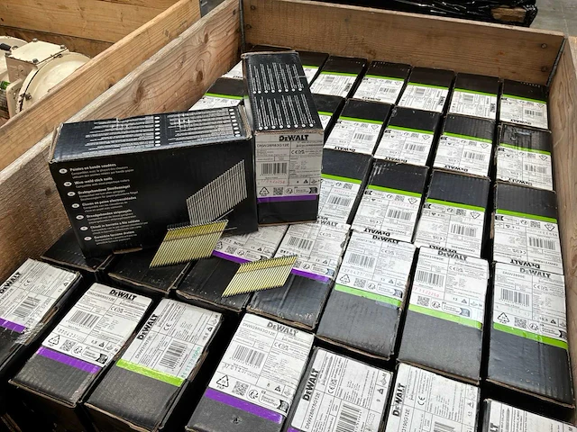 Dewalt draadgebonden constructienagels (38x) - afbeelding 1 van  6