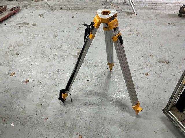 Dewalt driepoot - afbeelding 1 van  2