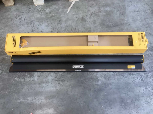 Dewalt drywall spachtelmes 48” / 1219mm (dxtt 2-948) - afbeelding 1 van  4