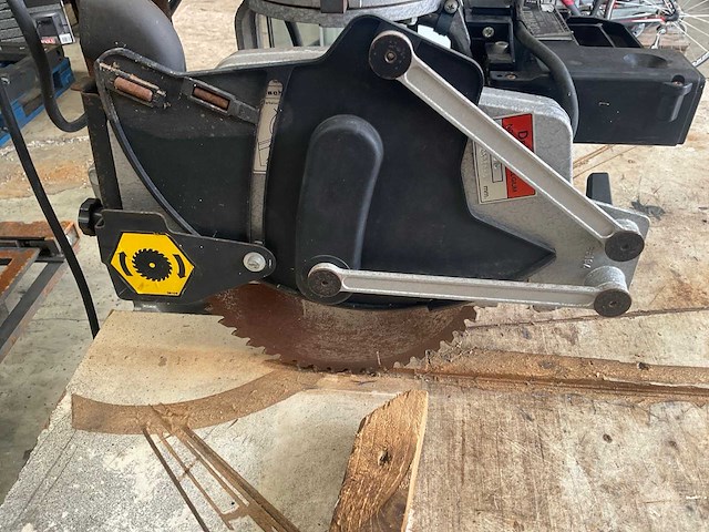 Dewalt dw 1502 afkortzaag - afbeelding 3 van  5