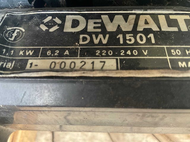 Dewalt dw 1502 afkortzaag - afbeelding 5 van  5