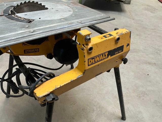 Dewalt dw 743 afkortcirkelzaagmachine - afbeelding 2 van  10