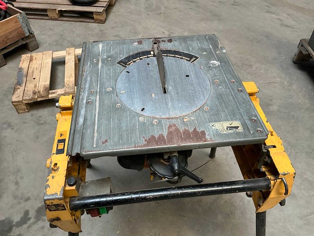 Dewalt dw 743 afkortcirkelzaagmachine - afbeelding 6 van  10