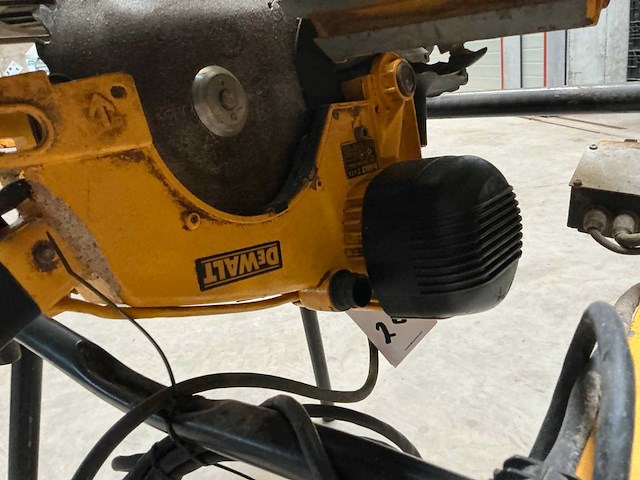 Dewalt dw 743 afkortcirkelzaagmachine - afbeelding 9 van  10
