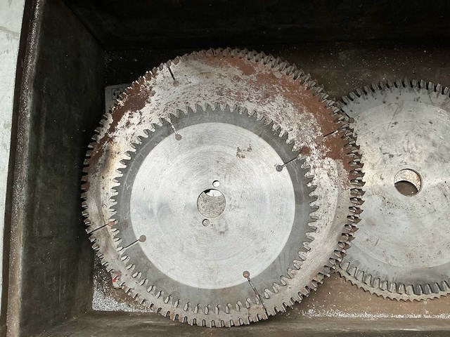 Dewalt dw 8001 radiaalafkortzaagmachine - afbeelding 2 van  9